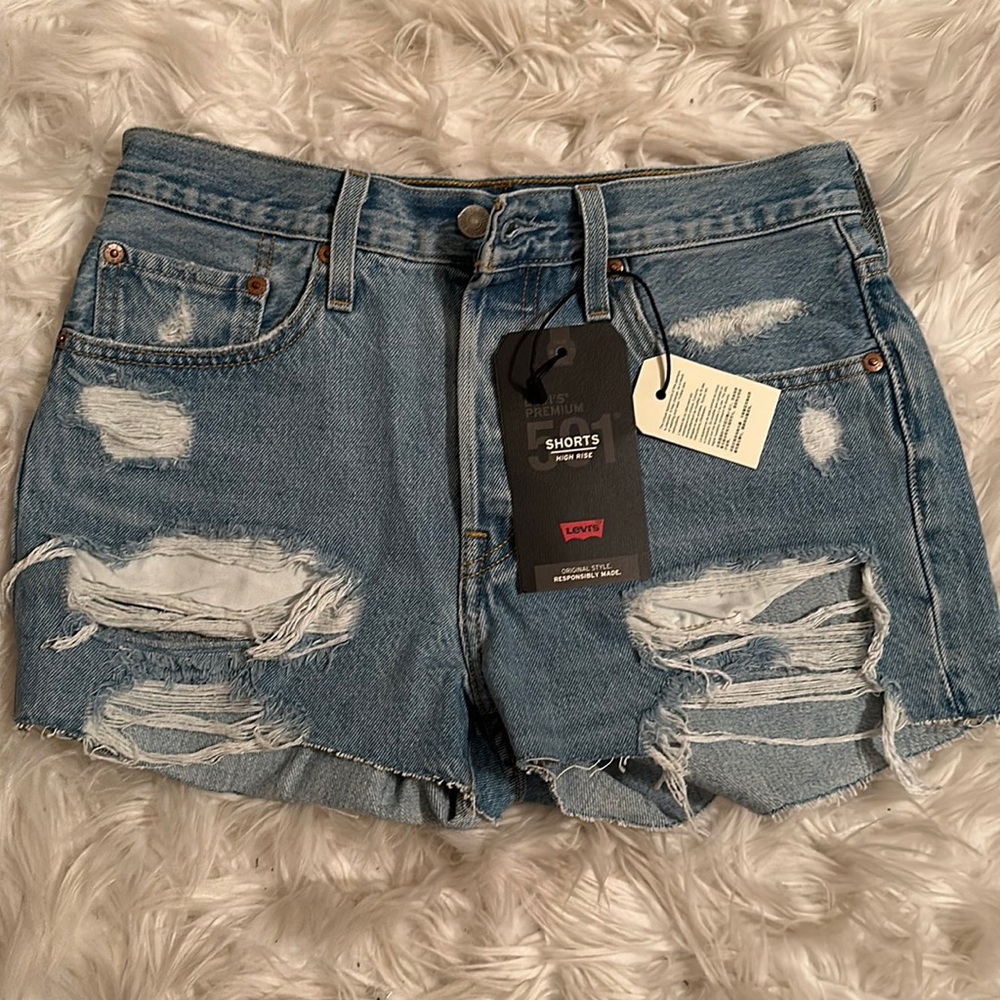 NWT Levi’s Premium 501 High-Rise Shorts, 2” inseam Size 4/27